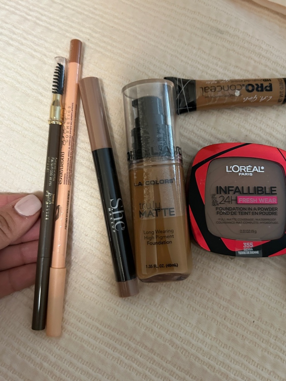 Bundle of 7 makeup Foundation - Picture 5 of 9